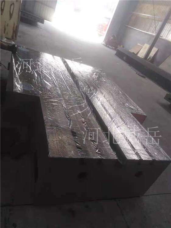 生產(chǎn)各種尺寸T型槽底板30年實(shí)力廠家大型平臺打孔